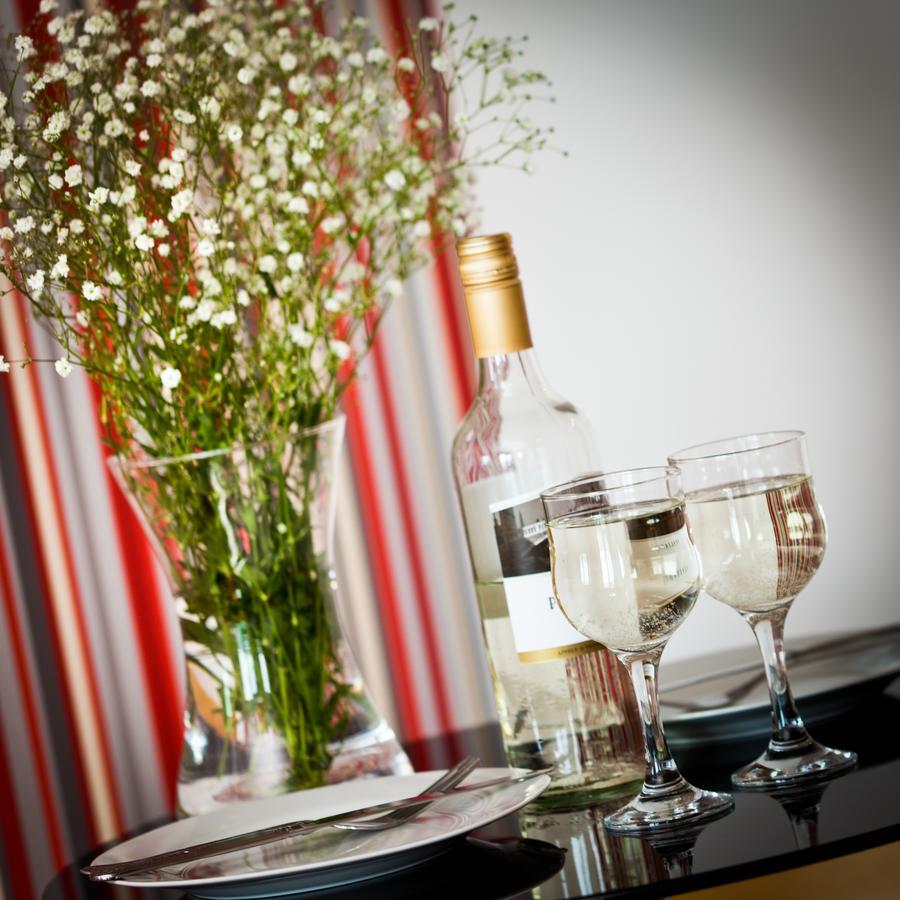 Apartment In Central Mk - Bed Choice Of 1 Super-King Or 2 Singles And Also 2 Sofa Beds - Free Parking And Smart Tv - Contractors, Relocation, Business Travellers Milton Keynes Kültér fotó