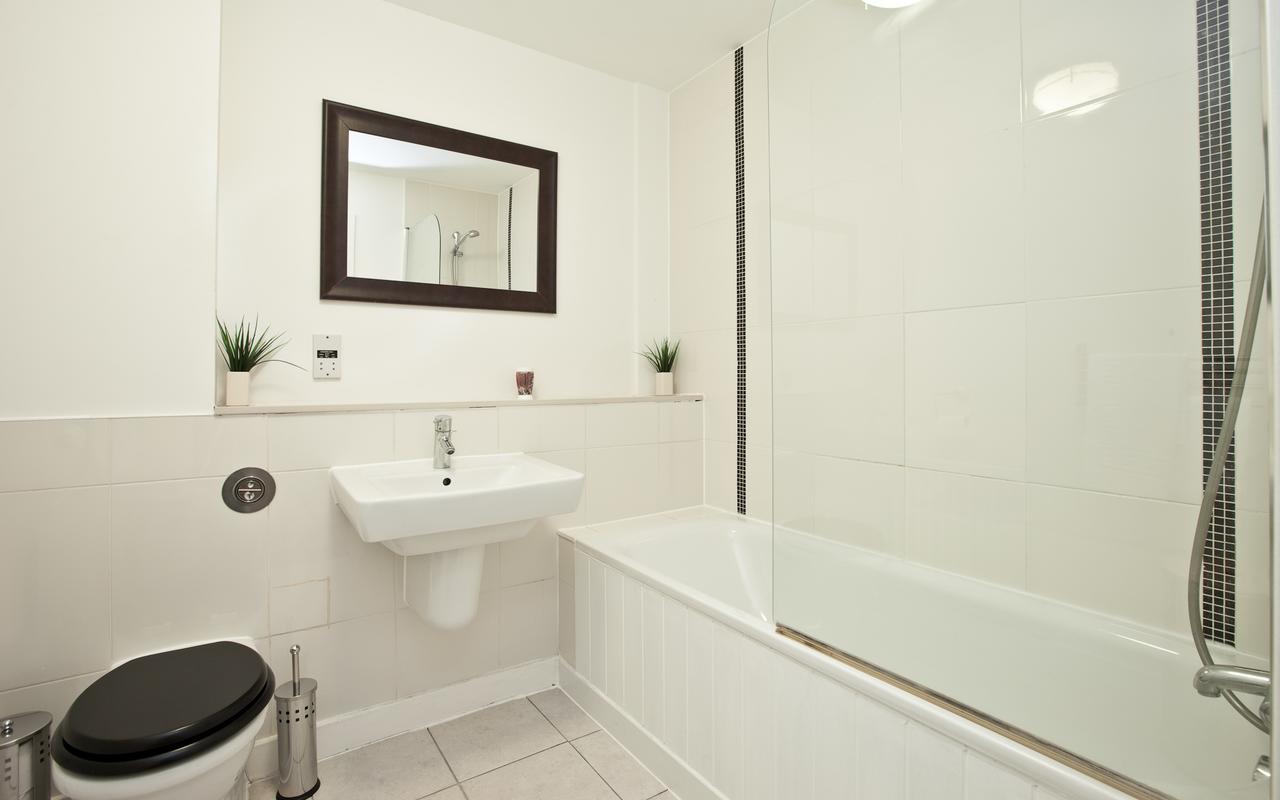 Apartment In Central Mk - Bed Choice Of 1 Super-King Or 2 Singles And Also 2 Sofa Beds - Free Parking And Smart Tv - Contractors, Relocation, Business Travellers Milton Keynes Kültér fotó