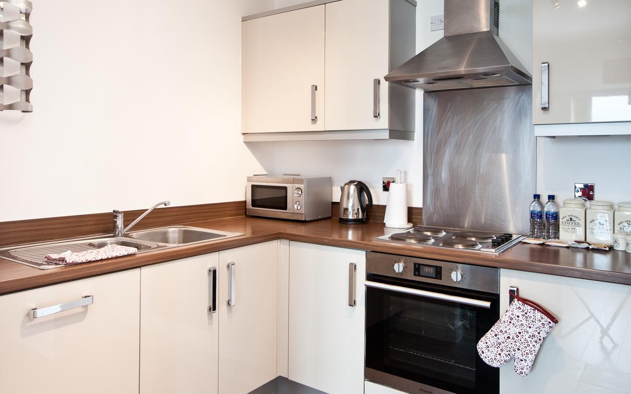 Apartment In Central Mk - Bed Choice Of 1 Super-King Or 2 Singles And Also 2 Sofa Beds - Free Parking And Smart Tv - Contractors, Relocation, Business Travellers Milton Keynes Kültér fotó